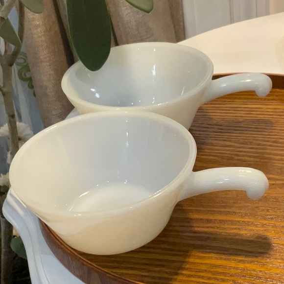Set of 2 Anchor Hocking Fire King Milk Glass Vintage Soup Bowls With Handles - Picture 4 of 7